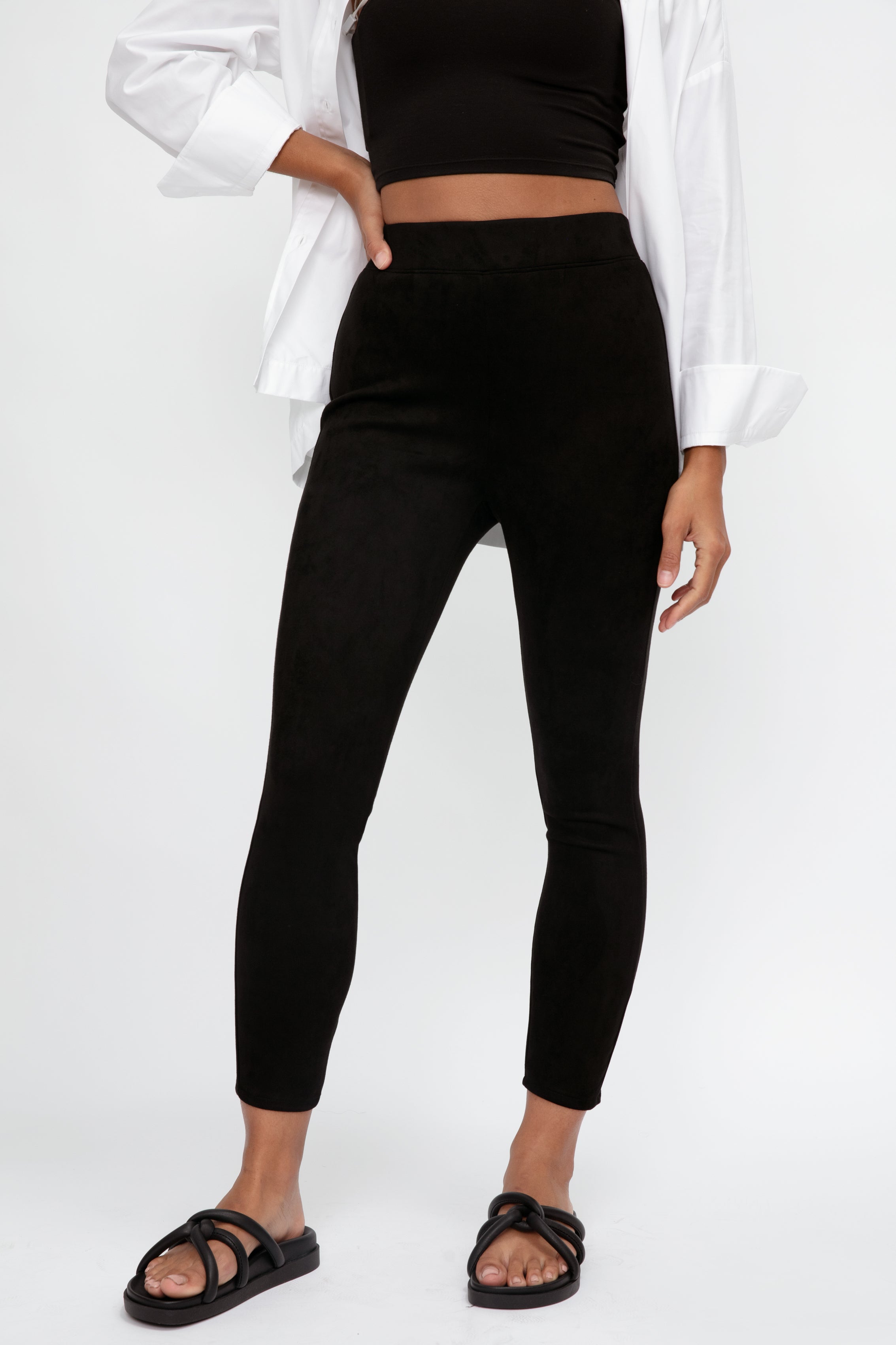 Nini High Rise Crop Pant in Black